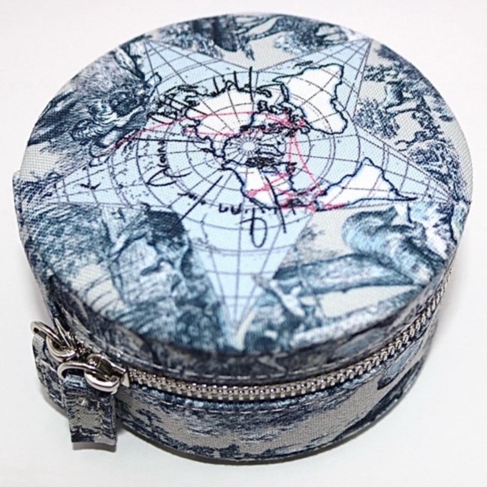 Dior Around The World Blue and White Travel Bag/case Brand new!! - Picture 11 of 11